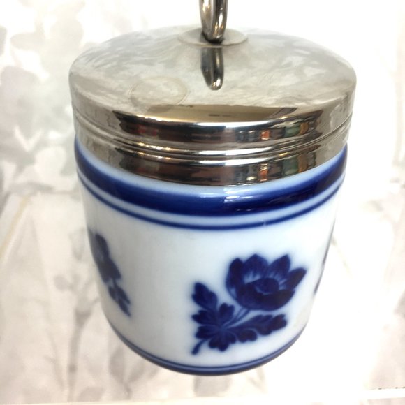 WILLIAMS SONOMA Blue & White 4” Egg Floral Ceramic Coddler - Picture 4 of 8